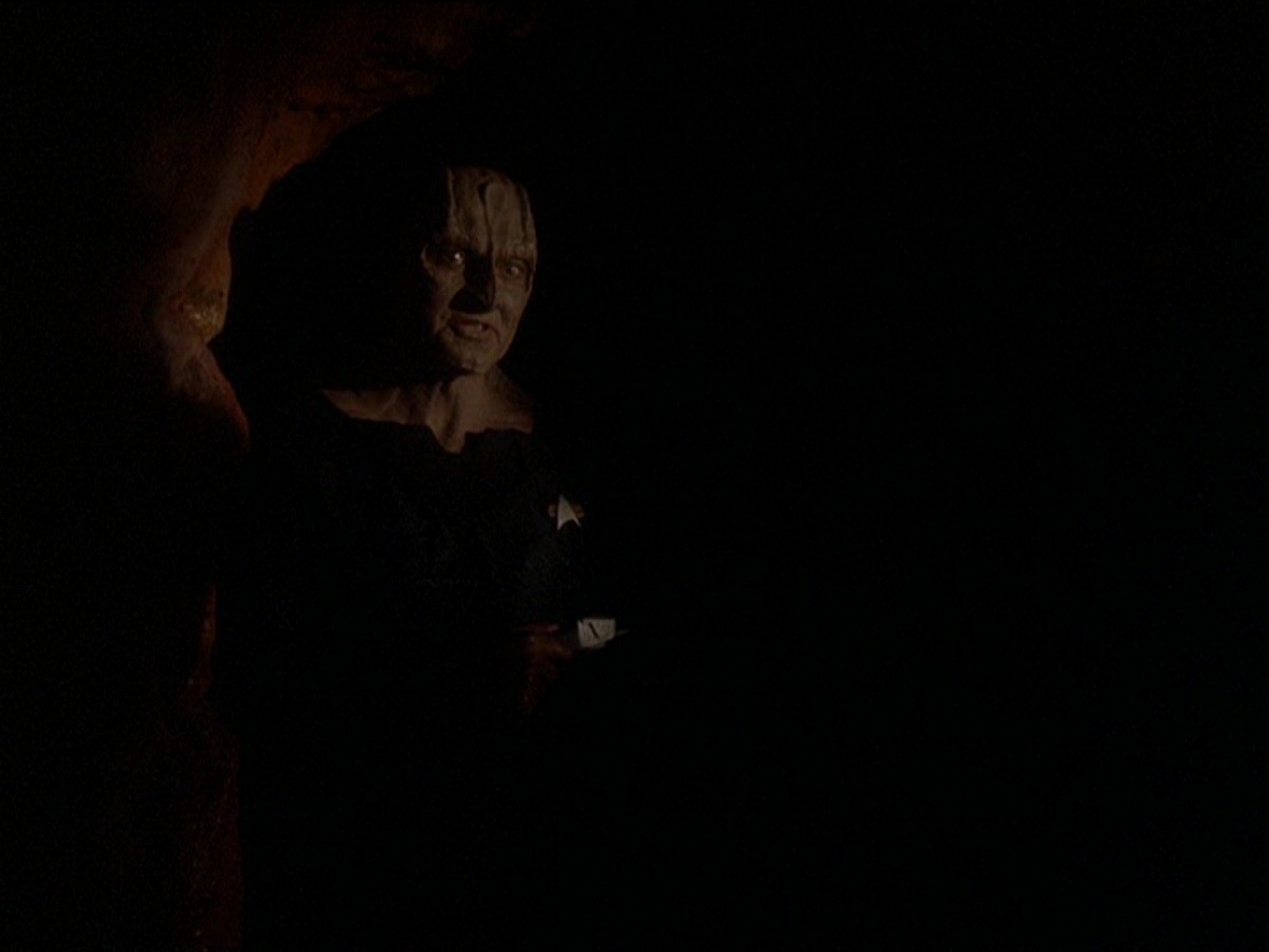 extant_StarTrek_DS9_7x22-TackingIntoTheWind_1692.jpg