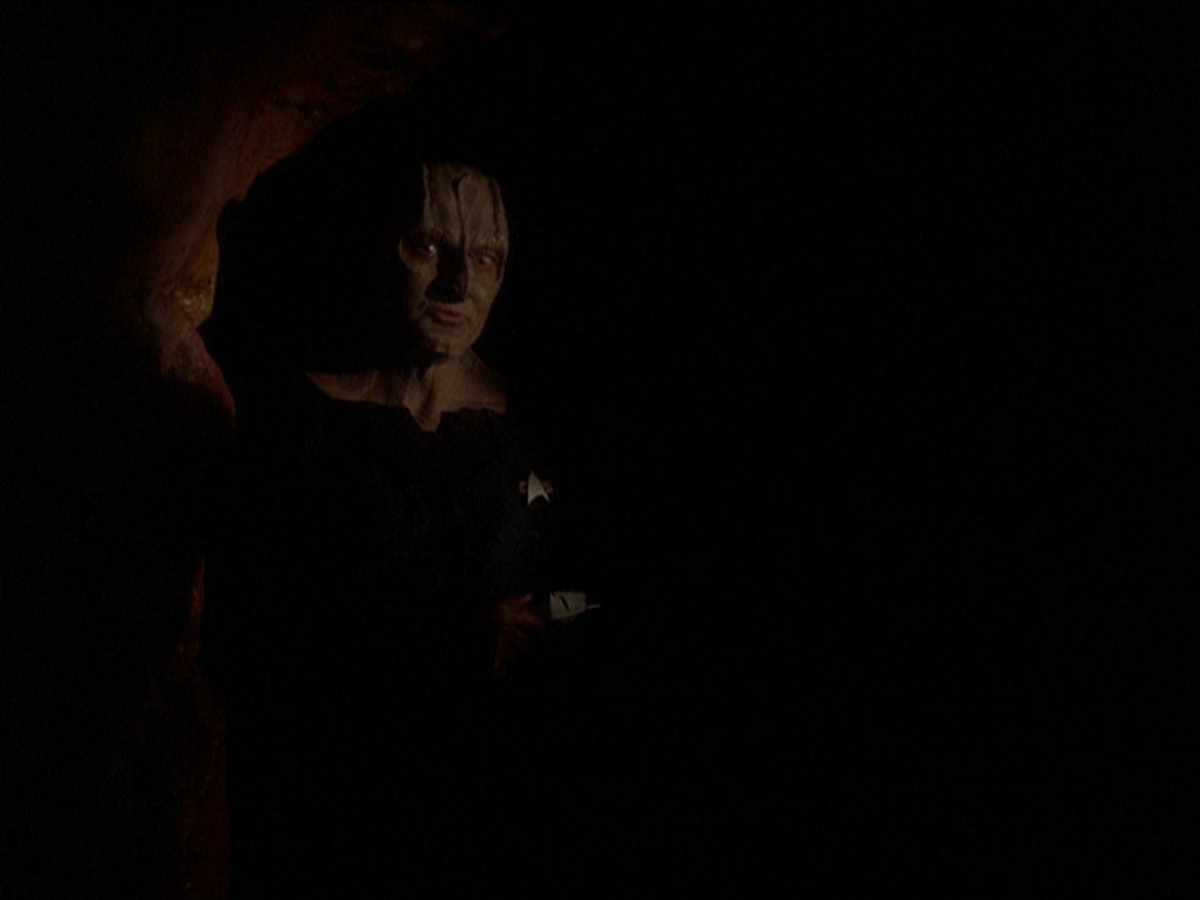 extant_StarTrek_DS9_7x22-TackingIntoTheWind_1694.jpg