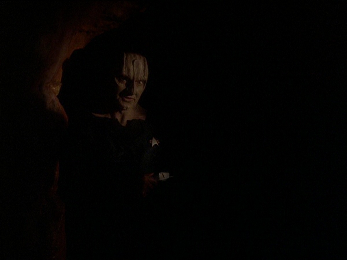 extant_StarTrek_DS9_7x22-TackingIntoTheWind_1696.jpg