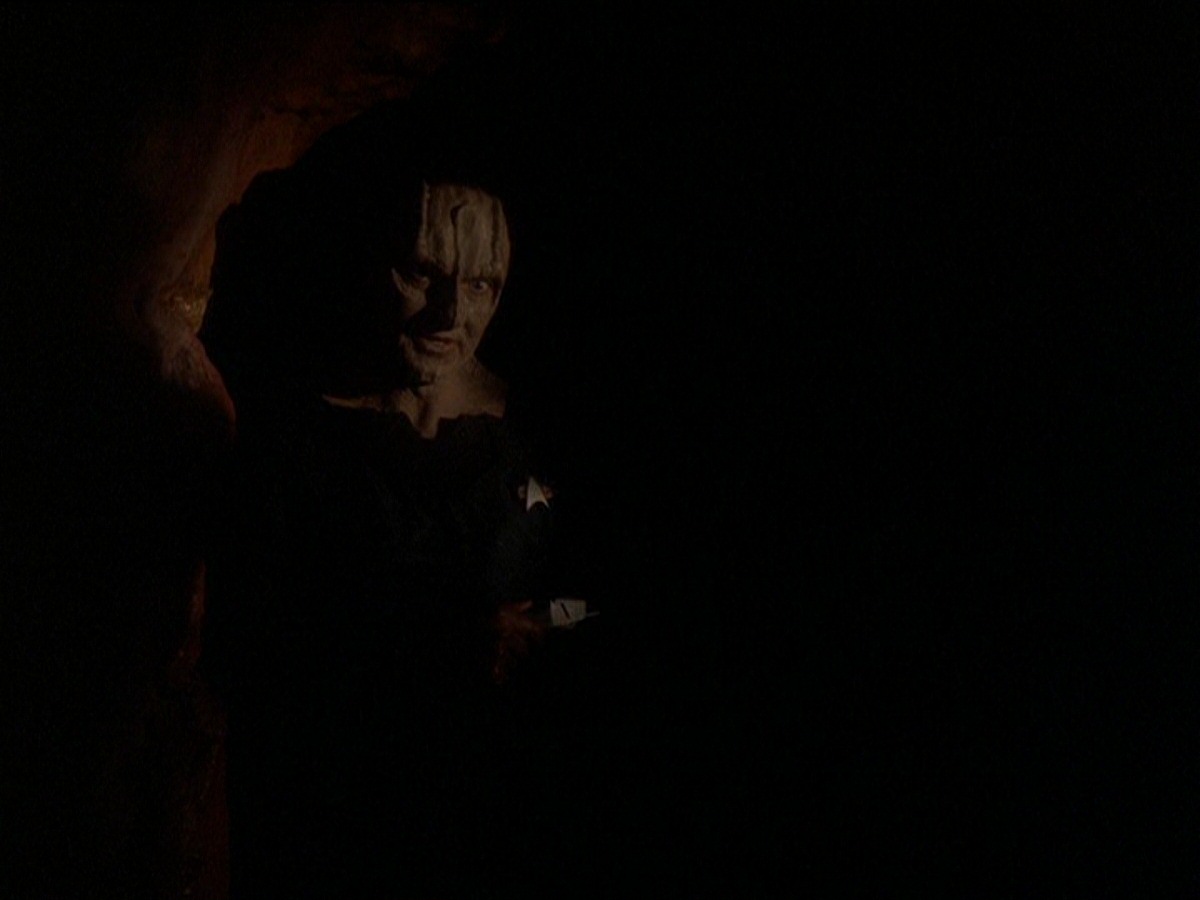 extant_StarTrek_DS9_7x22-TackingIntoTheWind_1698.jpg
