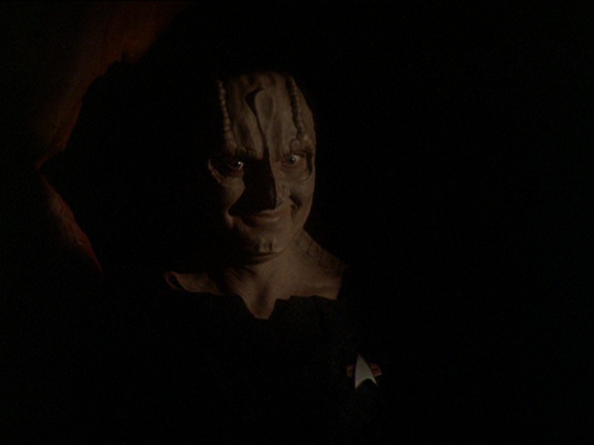 extant_StarTrek_DS9_7x22-TackingIntoTheWind_1706.jpg