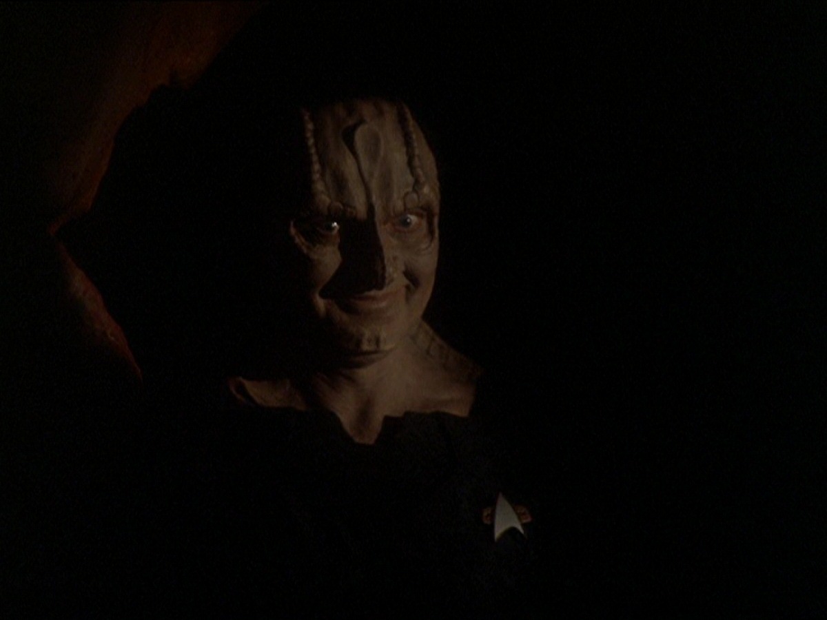 extant_StarTrek_DS9_7x22-TackingIntoTheWind_1707.jpg