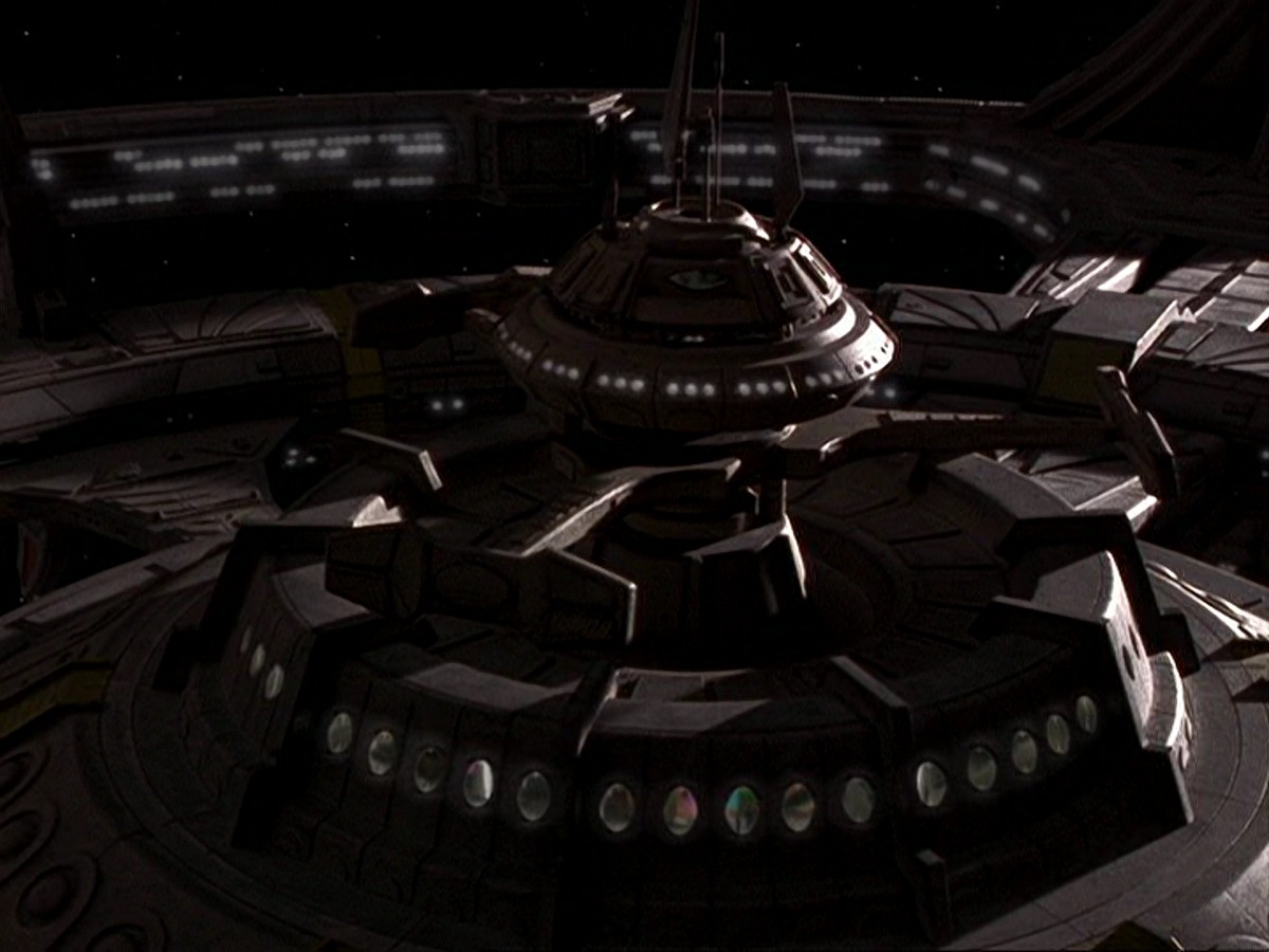 extant_StarTrek_DS9_7x22-TackingIntoTheWind_1729.jpg