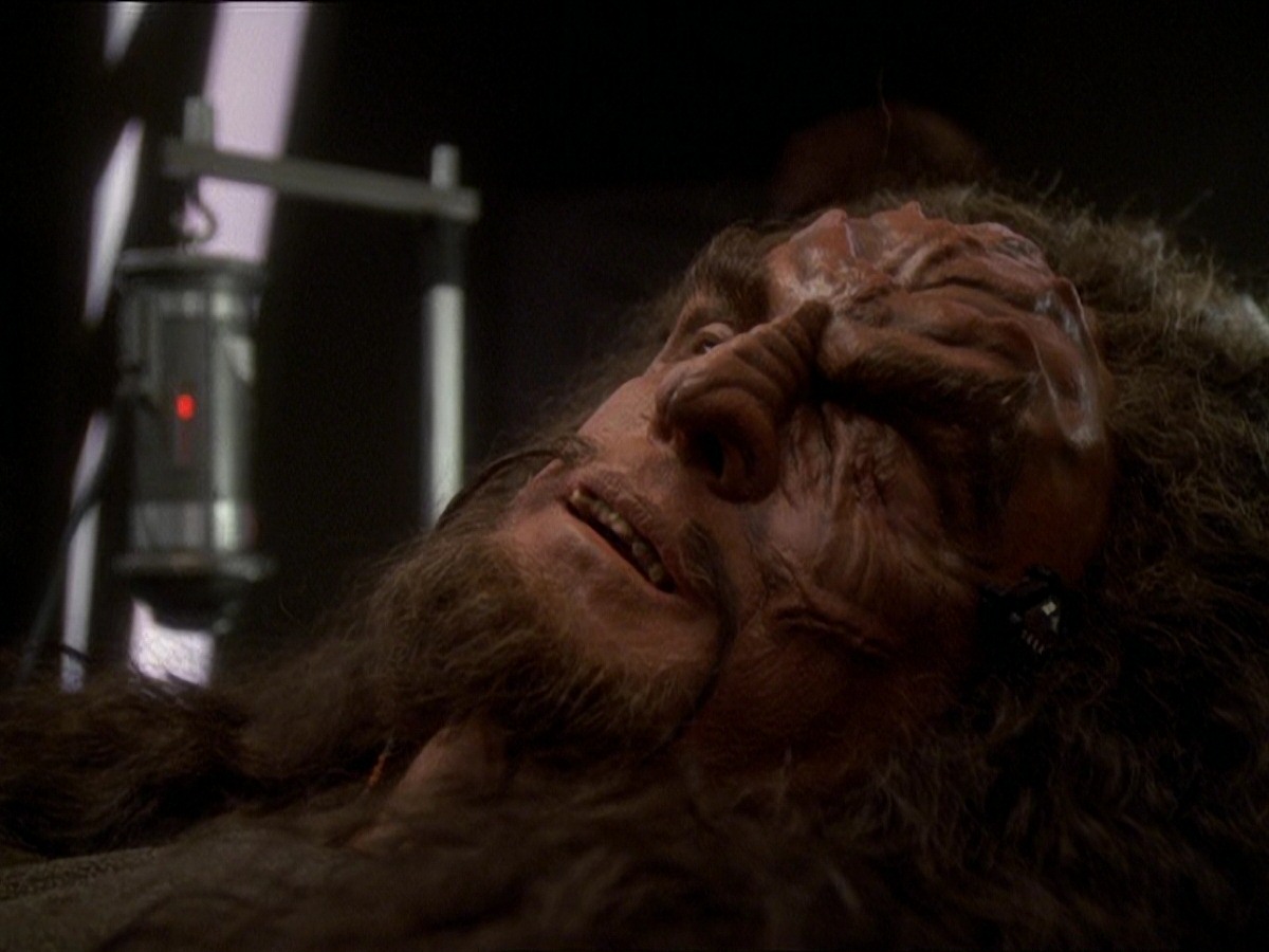 extant_StarTrek_DS9_7x22-TackingIntoTheWind_1734.jpg
