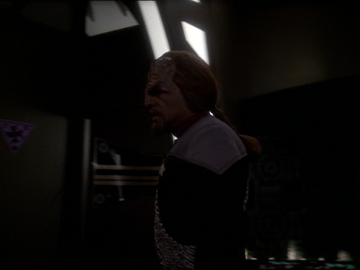 extant_StarTrek_DS9_7x22-TackingIntoTheWind_1739.jpg