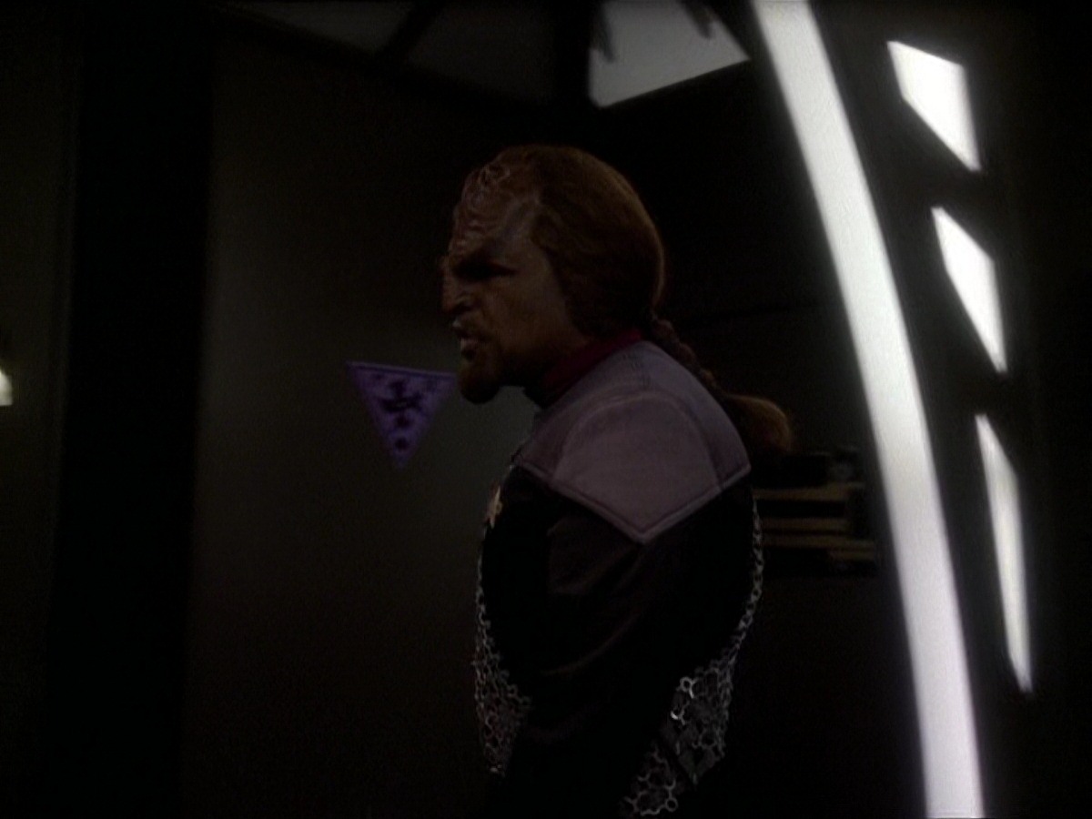 extant_StarTrek_DS9_7x22-TackingIntoTheWind_1740.jpg