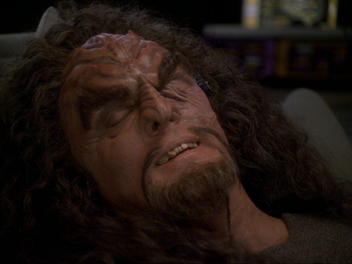 extant_StarTrek_DS9_7x22-TackingIntoTheWind_1847.jpg
