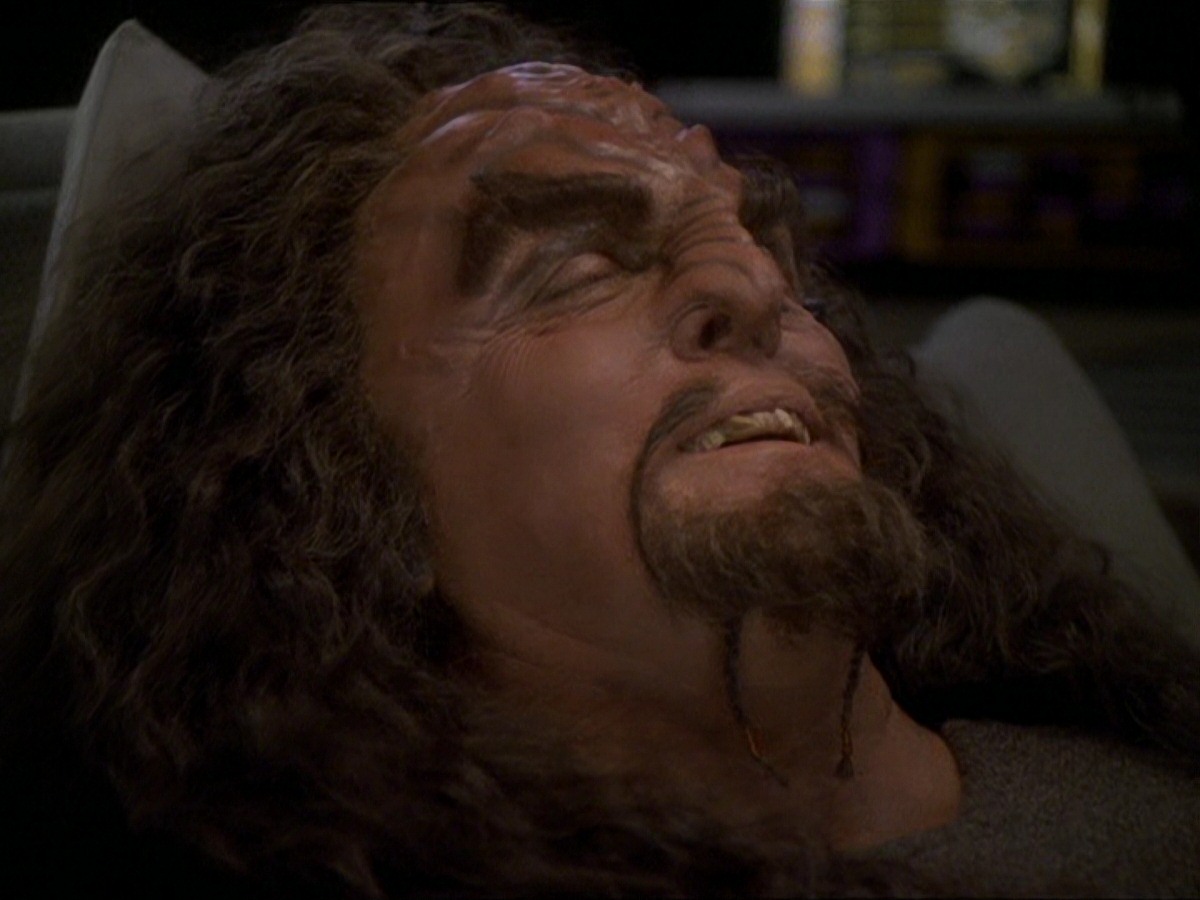 extant_StarTrek_DS9_7x22-TackingIntoTheWind_1850.jpg