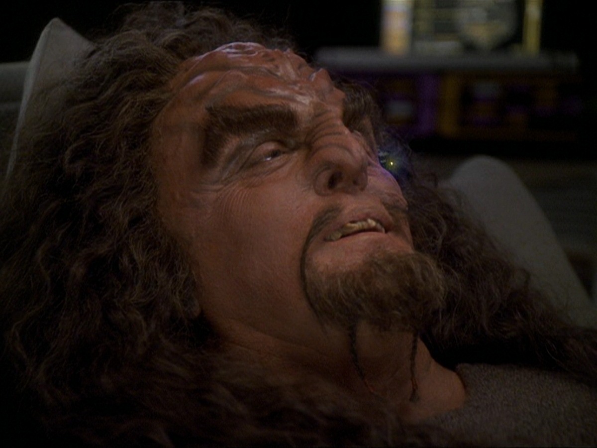 extant_StarTrek_DS9_7x22-TackingIntoTheWind_1858.jpg