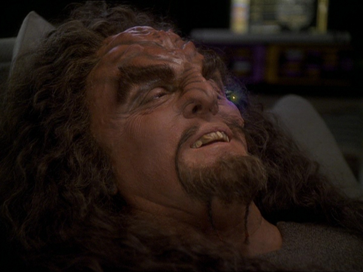 extant_StarTrek_DS9_7x22-TackingIntoTheWind_1860.jpg