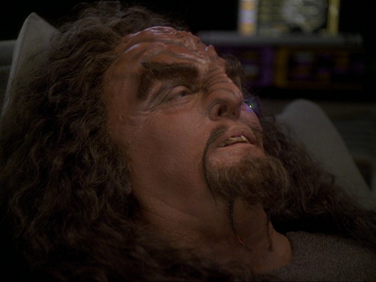 extant_StarTrek_DS9_7x22-TackingIntoTheWind_1862.jpg