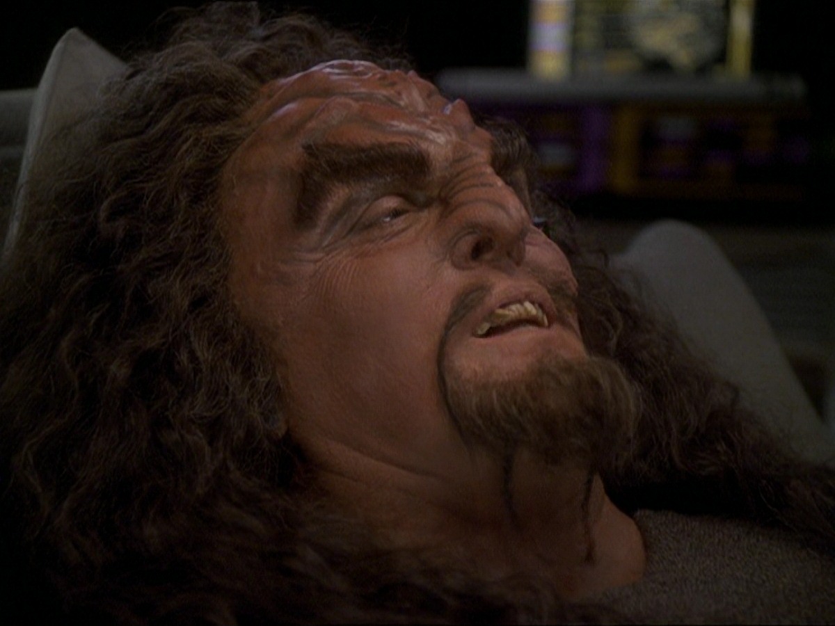 extant_StarTrek_DS9_7x22-TackingIntoTheWind_1865.jpg