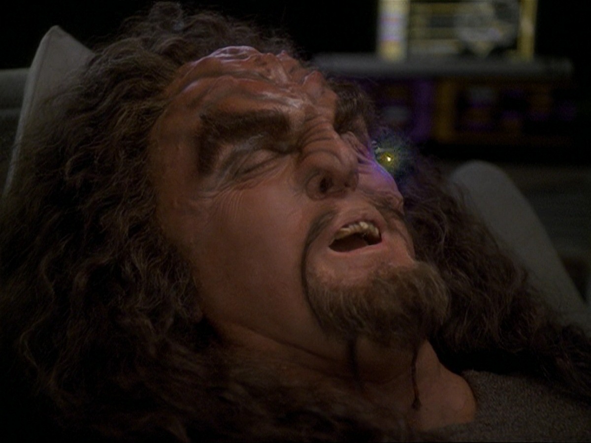 extant_StarTrek_DS9_7x22-TackingIntoTheWind_1869.jpg