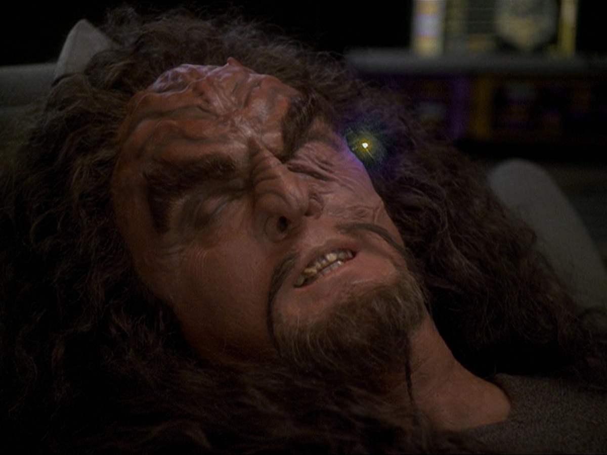 extant_StarTrek_DS9_7x22-TackingIntoTheWind_1883.jpg