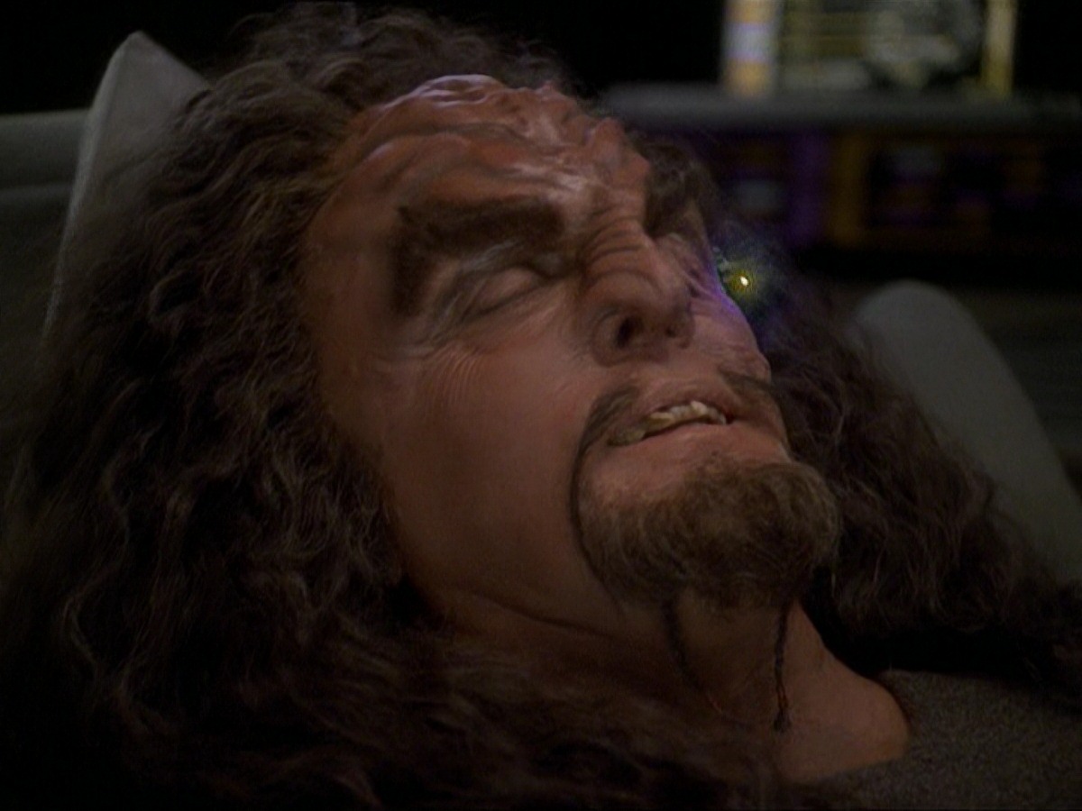 extant_StarTrek_DS9_7x22-TackingIntoTheWind_1889.jpg