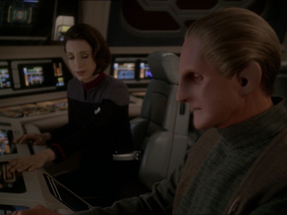 extant_StarTrek_DS9_7x22-TackingIntoTheWind_1914.jpg