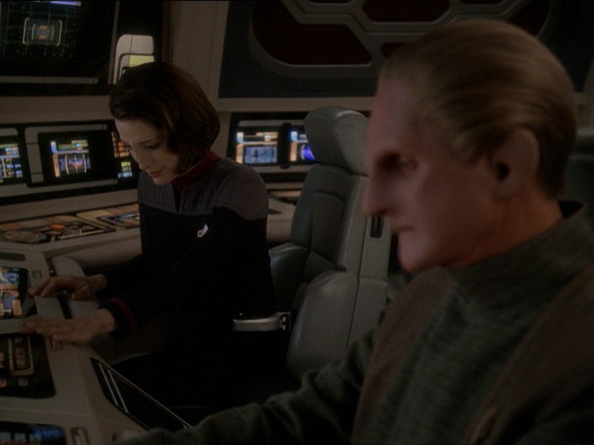 extant_StarTrek_DS9_7x22-TackingIntoTheWind_1915.jpg