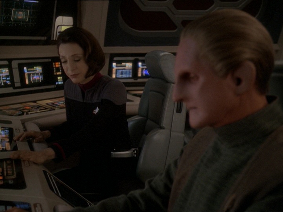 extant_StarTrek_DS9_7x22-TackingIntoTheWind_1919.jpg