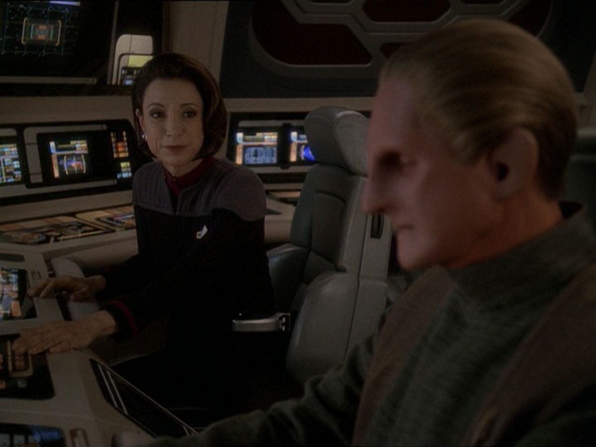 extant_StarTrek_DS9_7x22-TackingIntoTheWind_1922.jpg