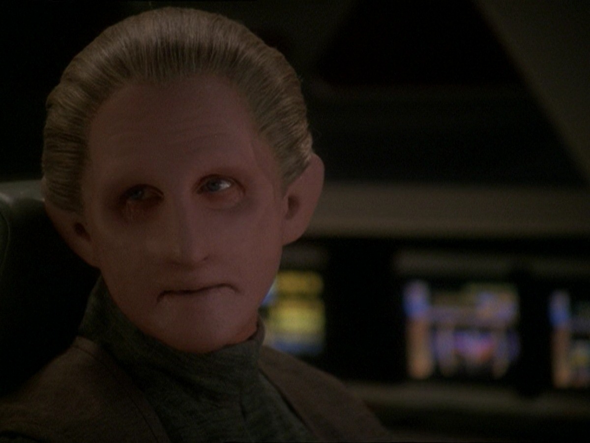 extant_StarTrek_DS9_7x22-TackingIntoTheWind_1926.jpg
