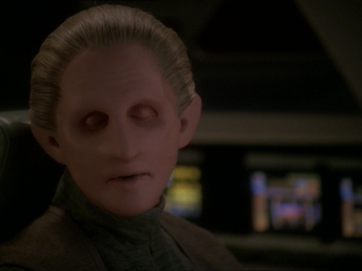 extant_StarTrek_DS9_7x22-TackingIntoTheWind_1927.jpg