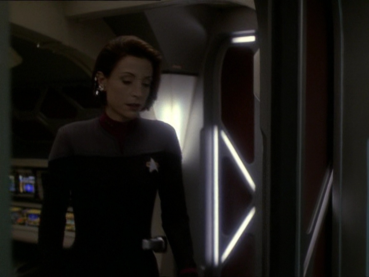 extant_StarTrek_DS9_7x22-TackingIntoTheWind_1952.jpg