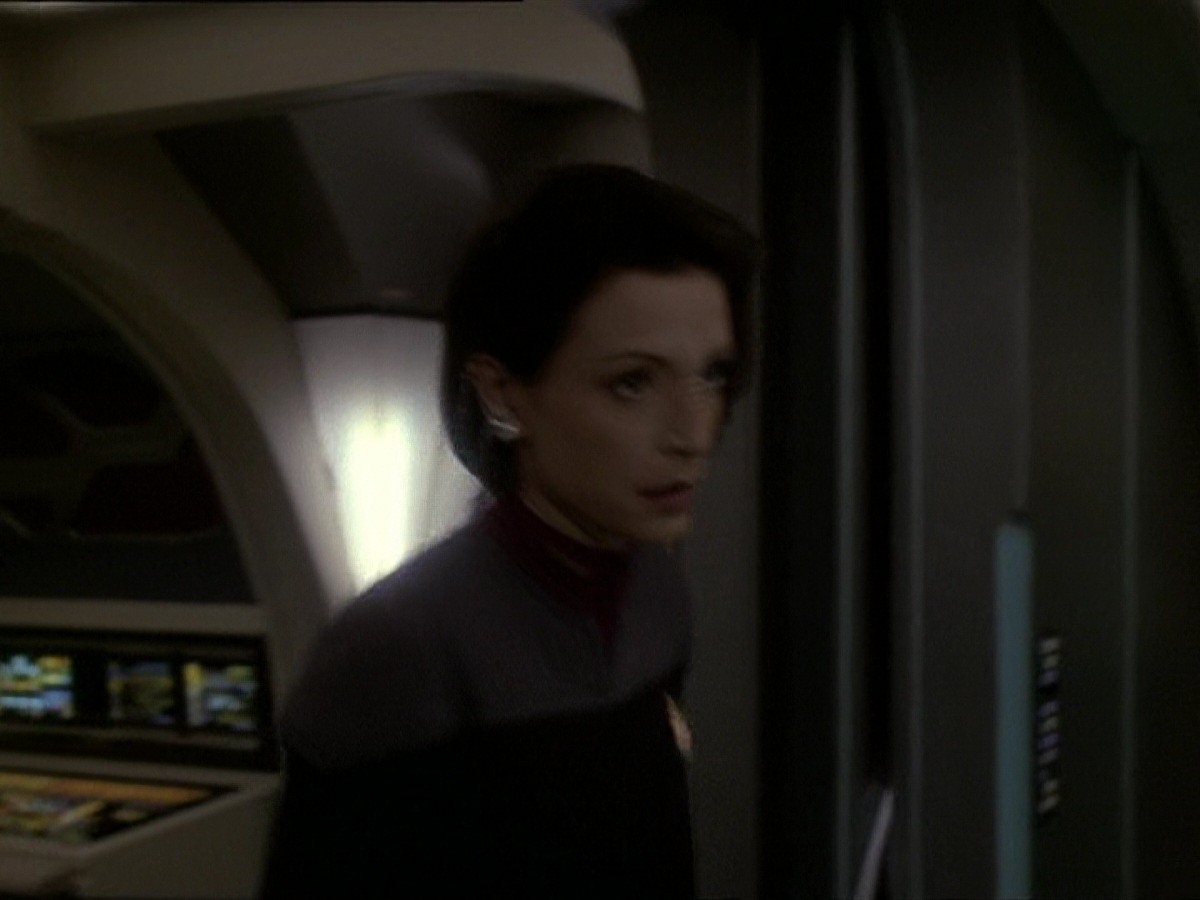 extant_StarTrek_DS9_7x22-TackingIntoTheWind_1953.jpg