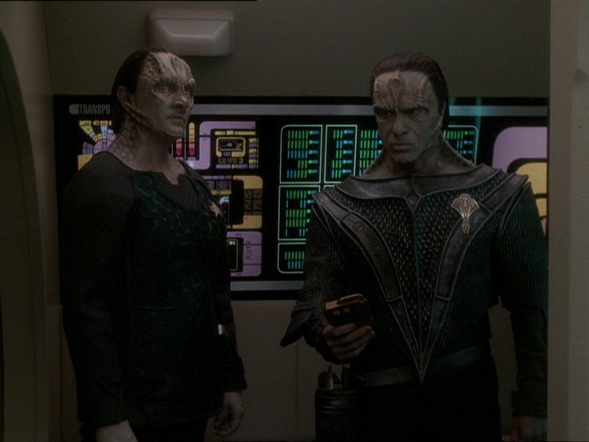 extant_StarTrek_DS9_7x22-TackingIntoTheWind_1957.jpg