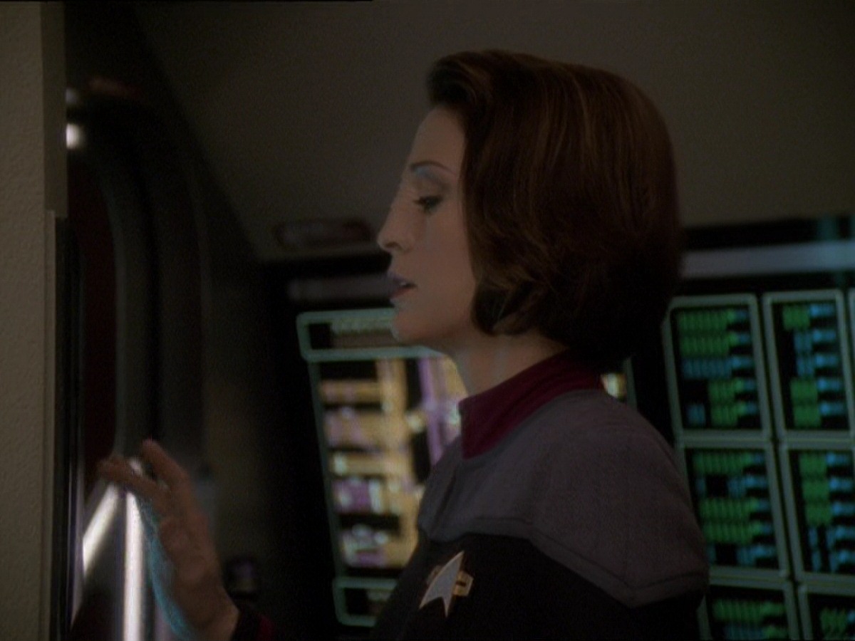 extant_StarTrek_DS9_7x22-TackingIntoTheWind_1960.jpg