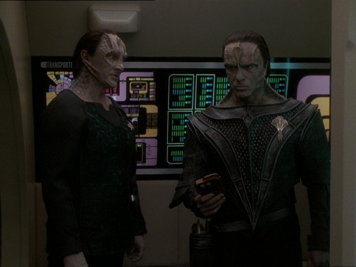 extant_StarTrek_DS9_7x22-TackingIntoTheWind_1967.jpg