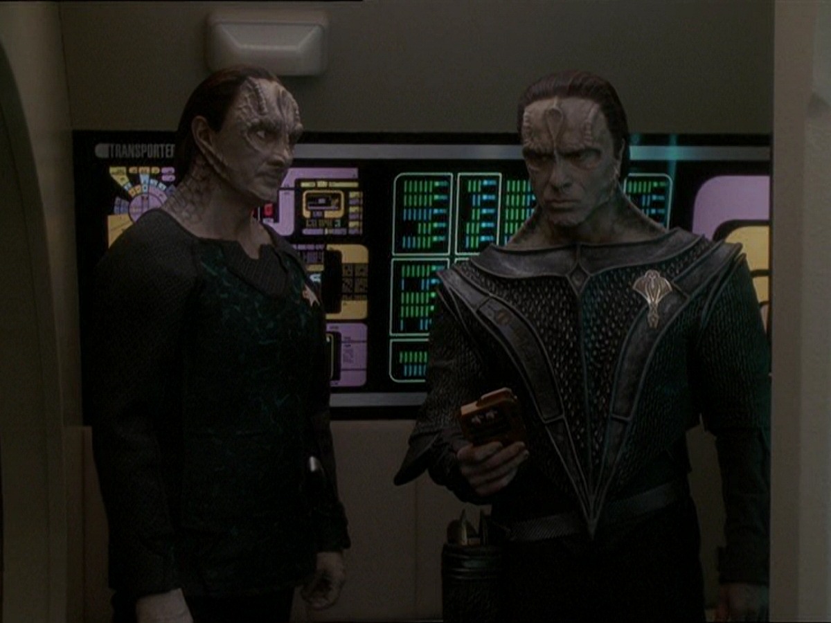 extant_StarTrek_DS9_7x22-TackingIntoTheWind_1968.jpg