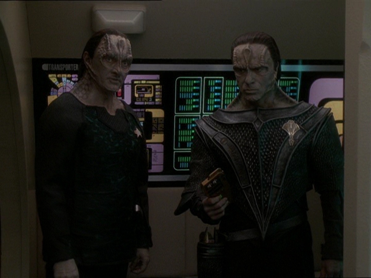 extant_StarTrek_DS9_7x22-TackingIntoTheWind_1969.jpg