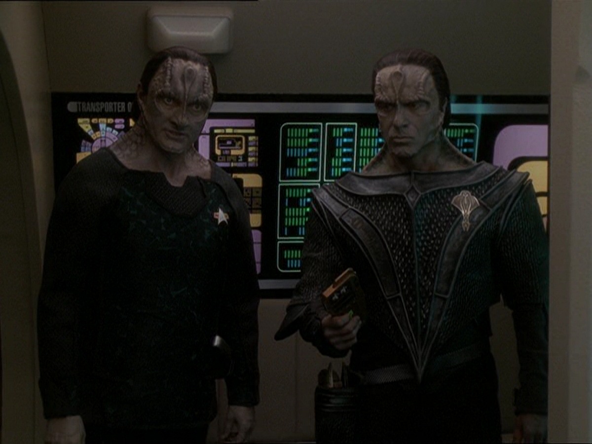 extant_StarTrek_DS9_7x22-TackingIntoTheWind_1970.jpg