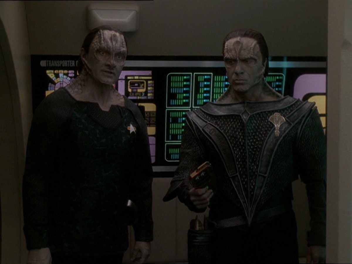 extant_StarTrek_DS9_7x22-TackingIntoTheWind_1971.jpg