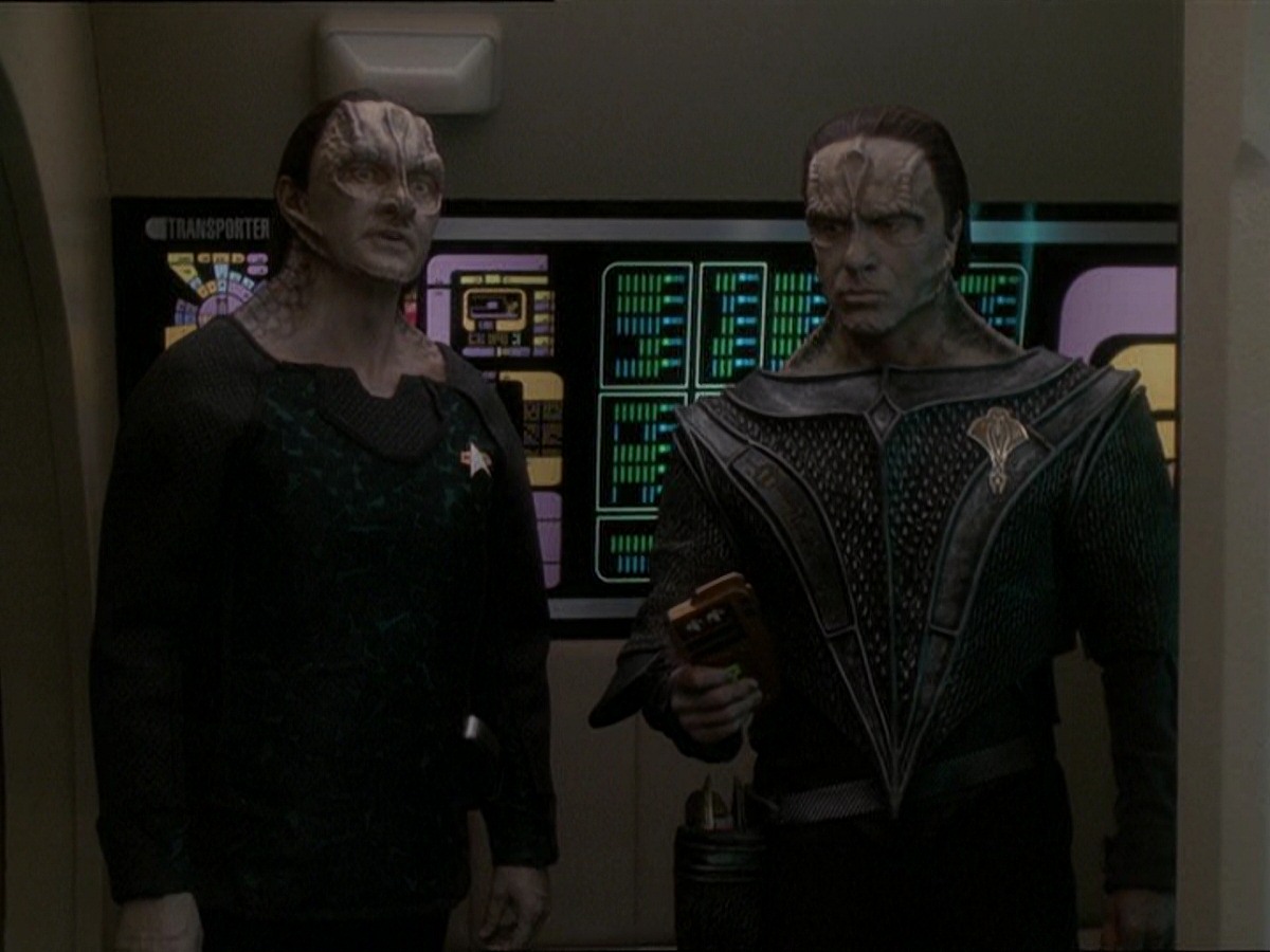 extant_StarTrek_DS9_7x22-TackingIntoTheWind_1972.jpg