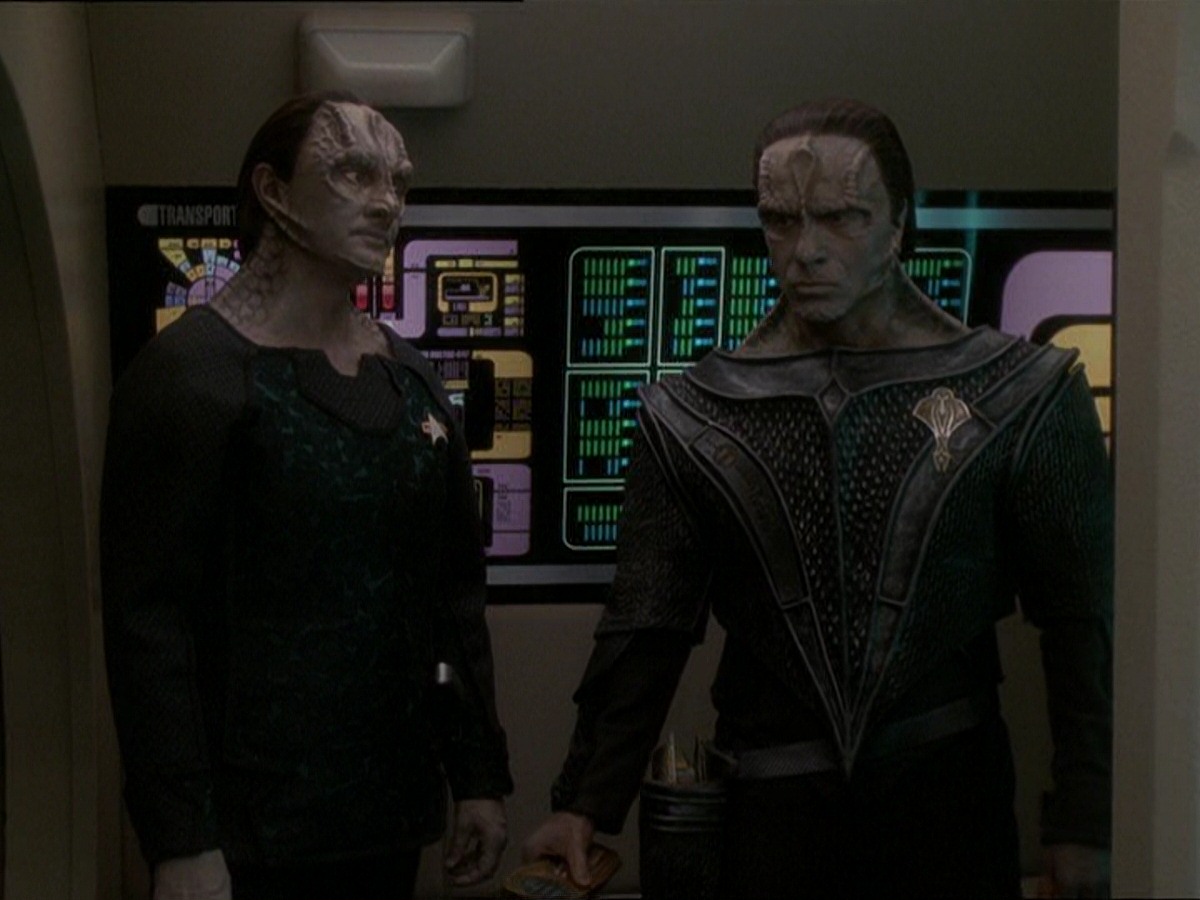 extant_StarTrek_DS9_7x22-TackingIntoTheWind_1974.jpg