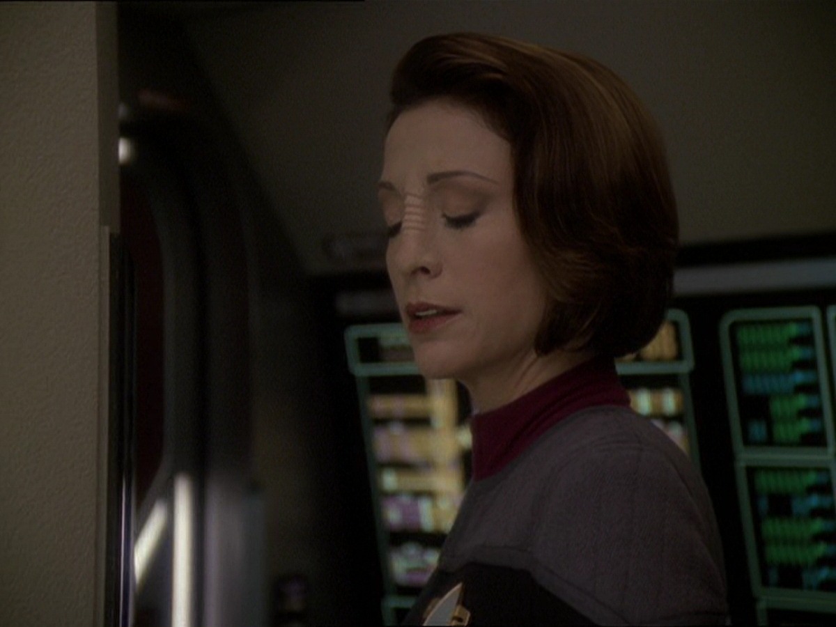 extant_StarTrek_DS9_7x22-TackingIntoTheWind_1978.jpg