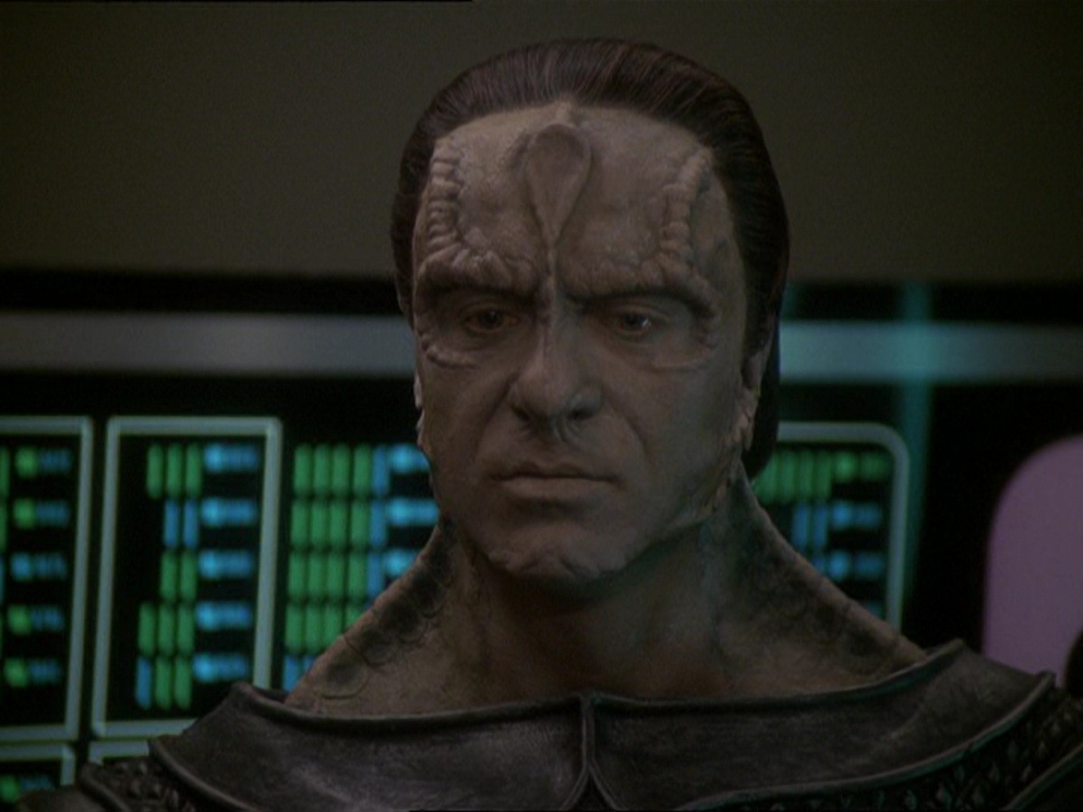 extant_StarTrek_DS9_7x22-TackingIntoTheWind_2012.jpg