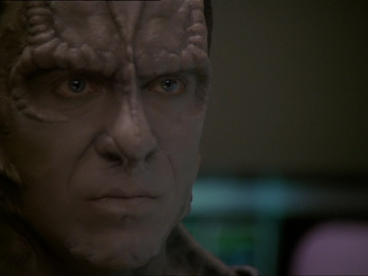 extant_StarTrek_DS9_7x22-TackingIntoTheWind_2028.jpg