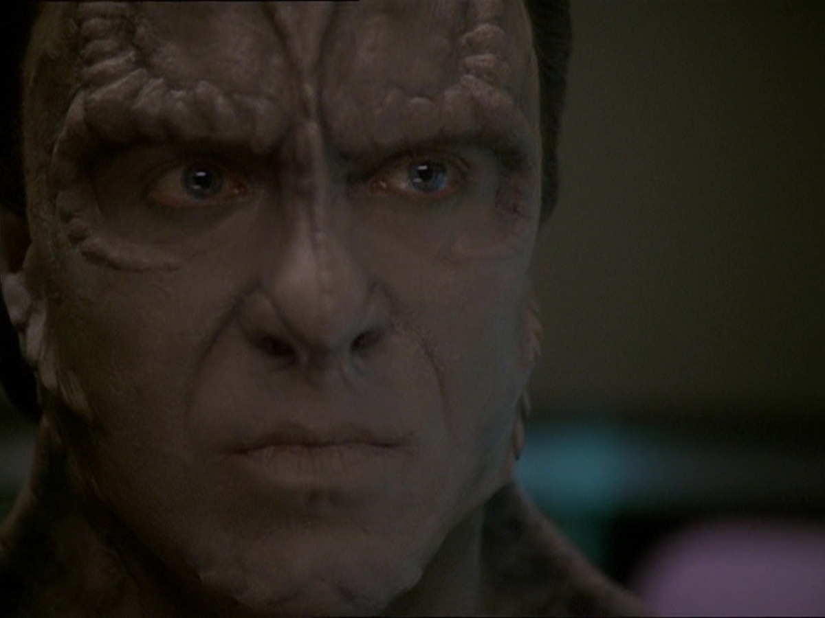 extant_StarTrek_DS9_7x22-TackingIntoTheWind_2029.jpg