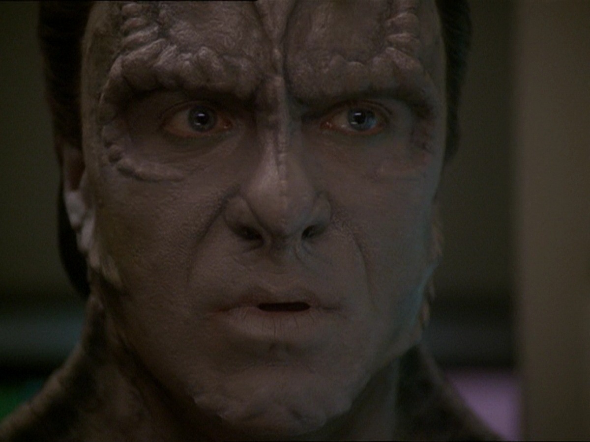 extant_StarTrek_DS9_7x22-TackingIntoTheWind_2035.jpg