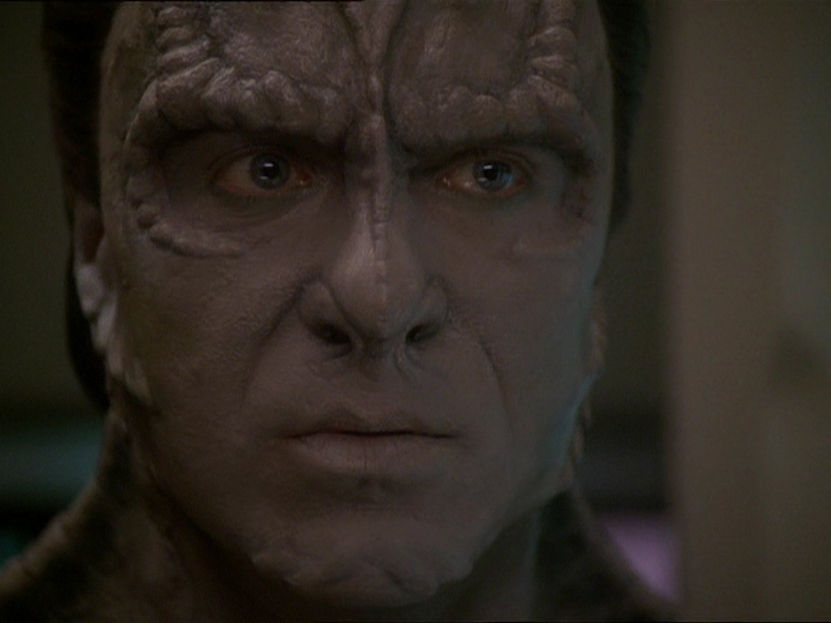 extant_StarTrek_DS9_7x22-TackingIntoTheWind_2036.jpg