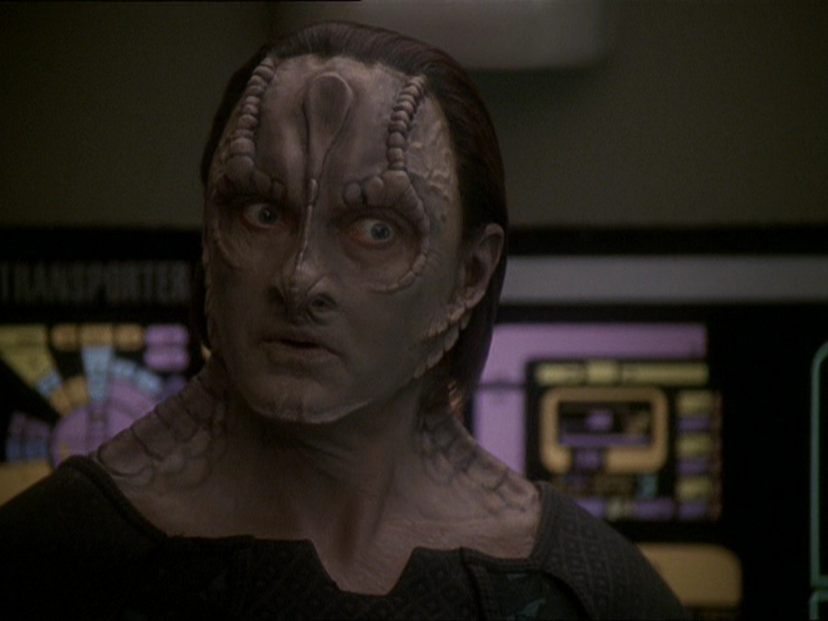 extant_StarTrek_DS9_7x22-TackingIntoTheWind_2041.jpg