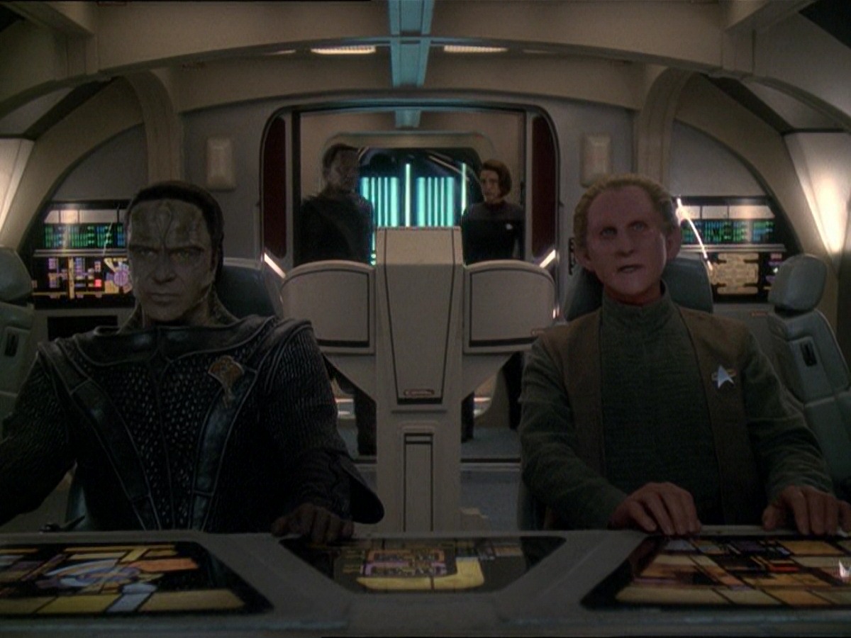 extant_StarTrek_DS9_7x22-TackingIntoTheWind_2100.jpg