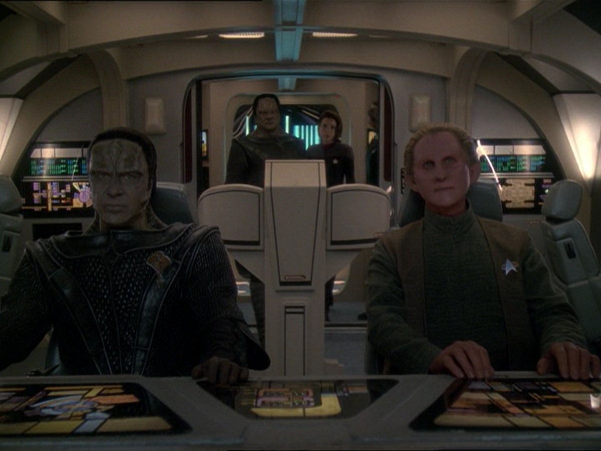 extant_StarTrek_DS9_7x22-TackingIntoTheWind_2101.jpg