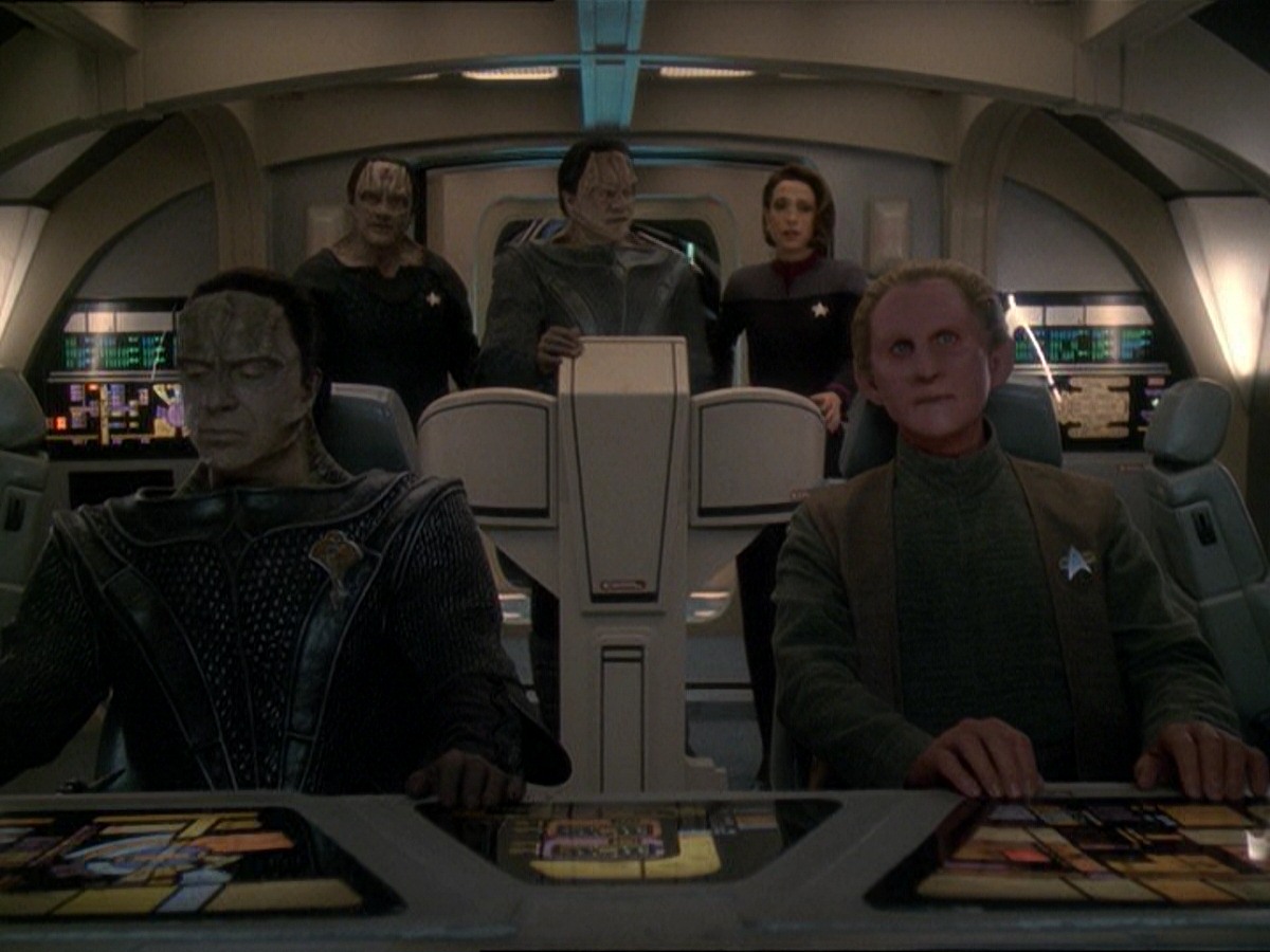 extant_StarTrek_DS9_7x22-TackingIntoTheWind_2105.jpg