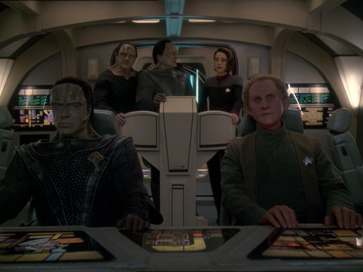 extant_StarTrek_DS9_7x22-TackingIntoTheWind_2106.jpg