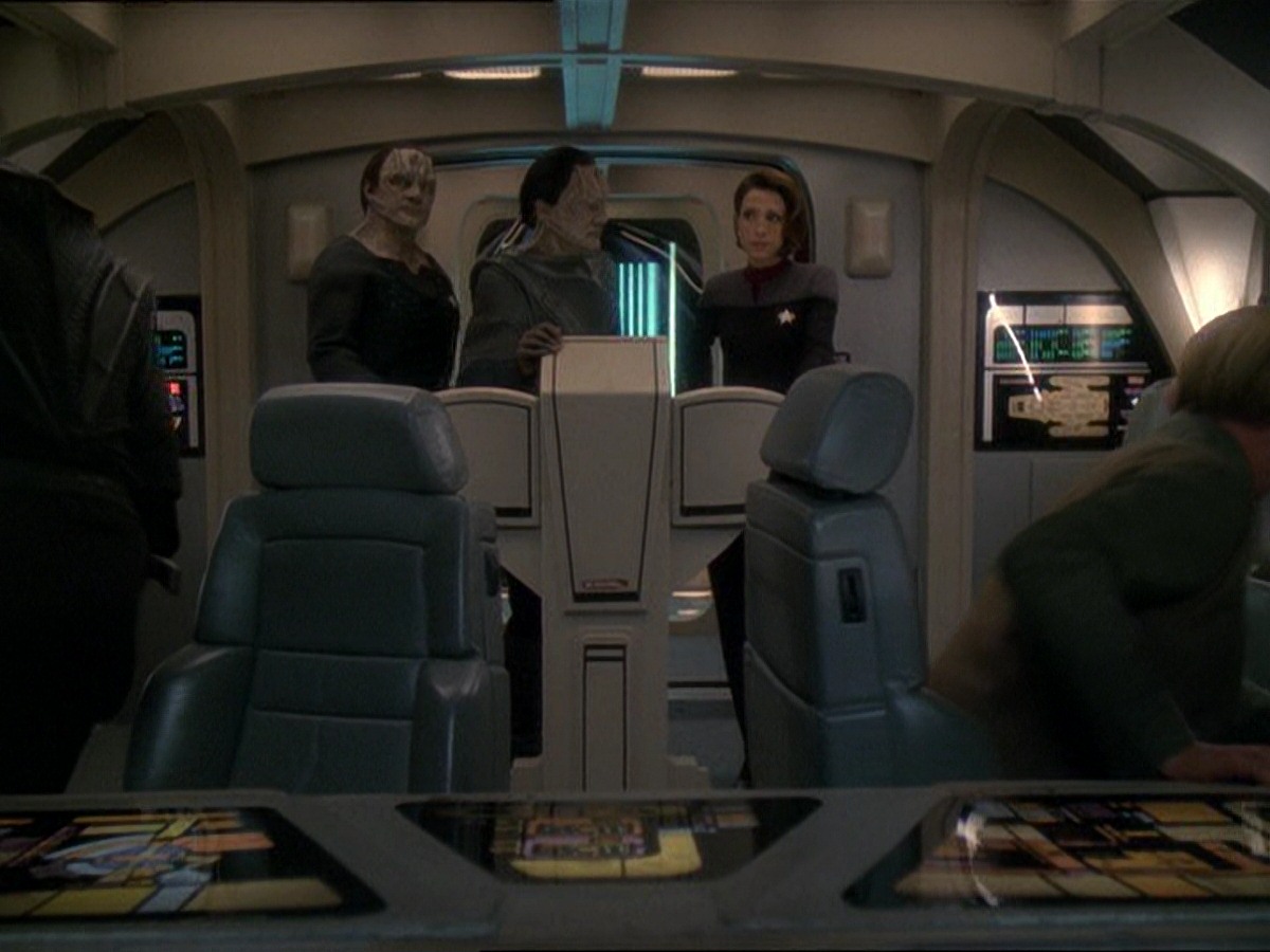 extant_StarTrek_DS9_7x22-TackingIntoTheWind_2120.jpg