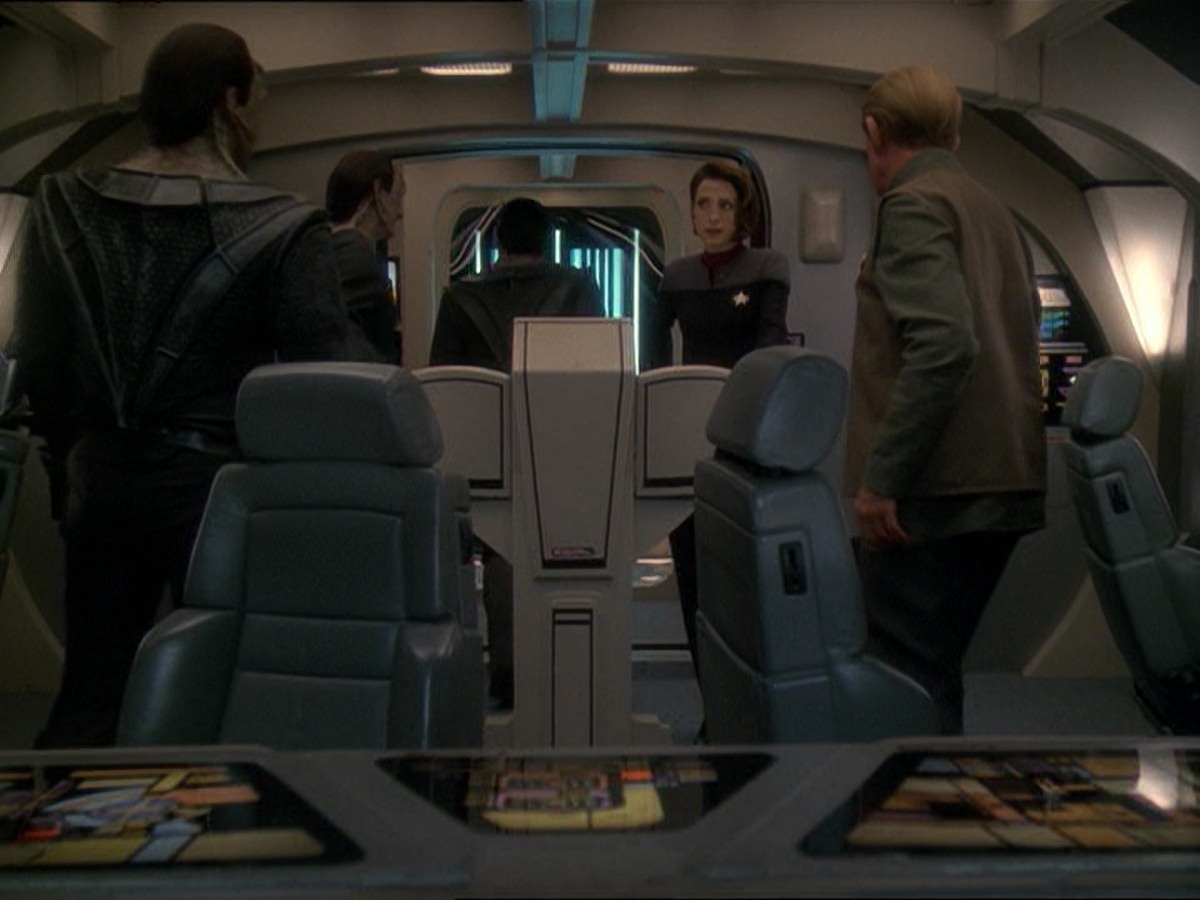 extant_StarTrek_DS9_7x22-TackingIntoTheWind_2122.jpg