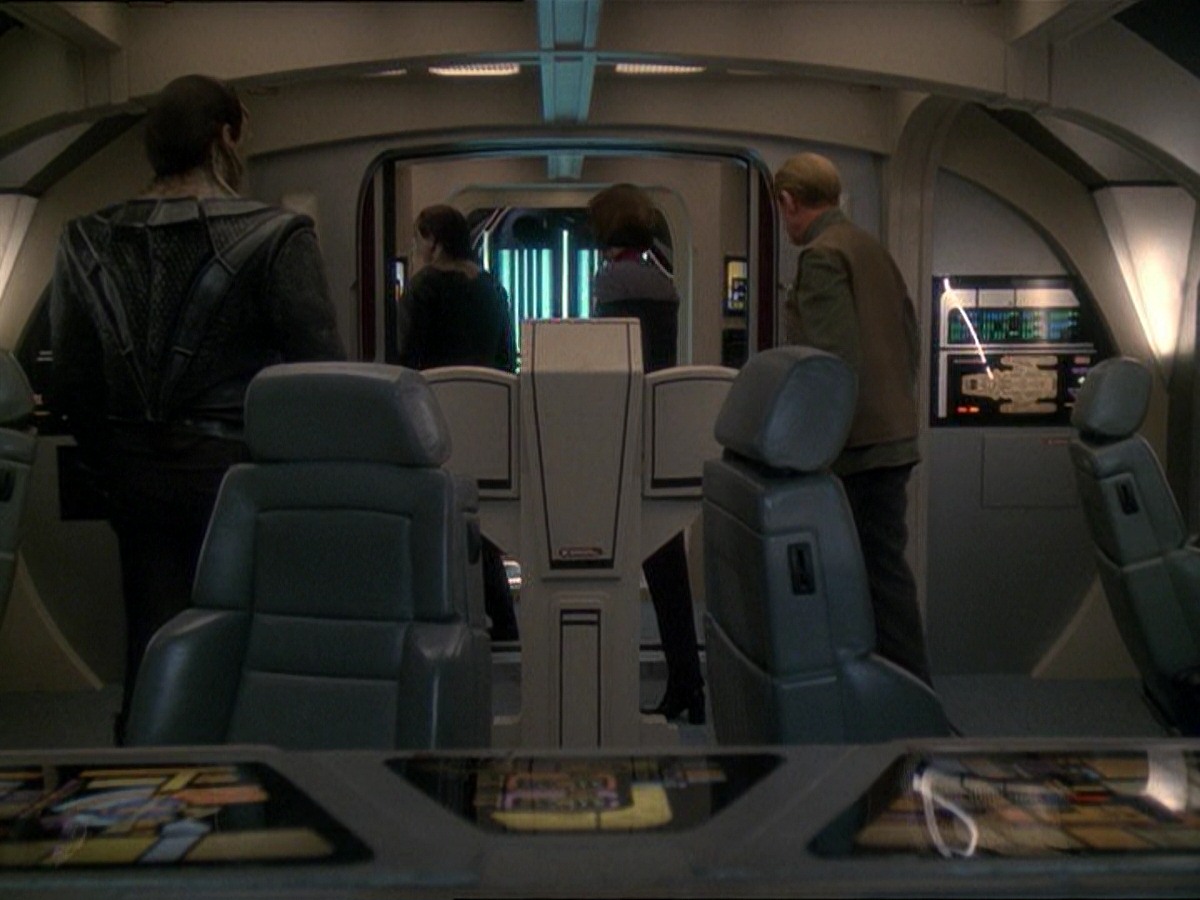 extant_StarTrek_DS9_7x22-TackingIntoTheWind_2125.jpg